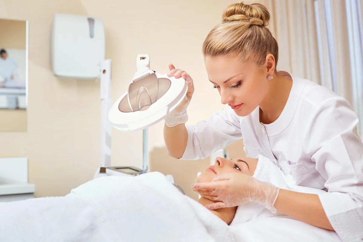 Consultation and Skin Analysis Power Hyaluronic Facial