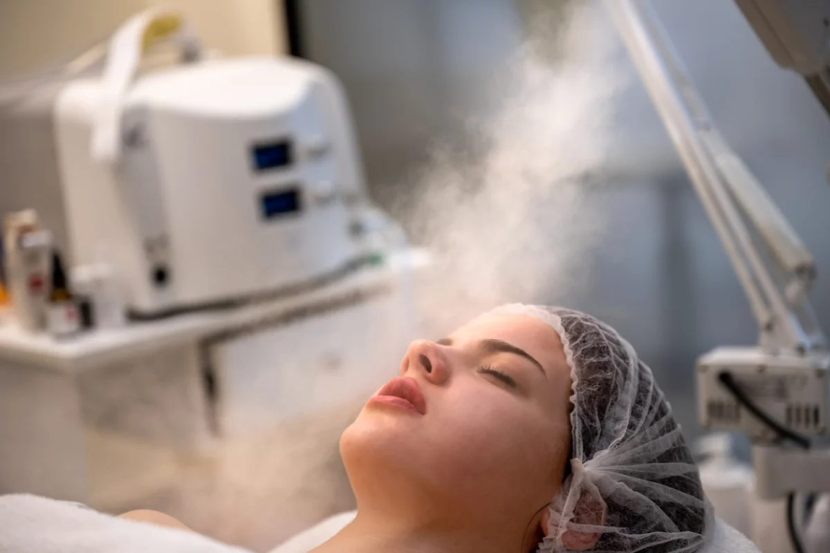 Steam-and-Extraction-in-power-facial