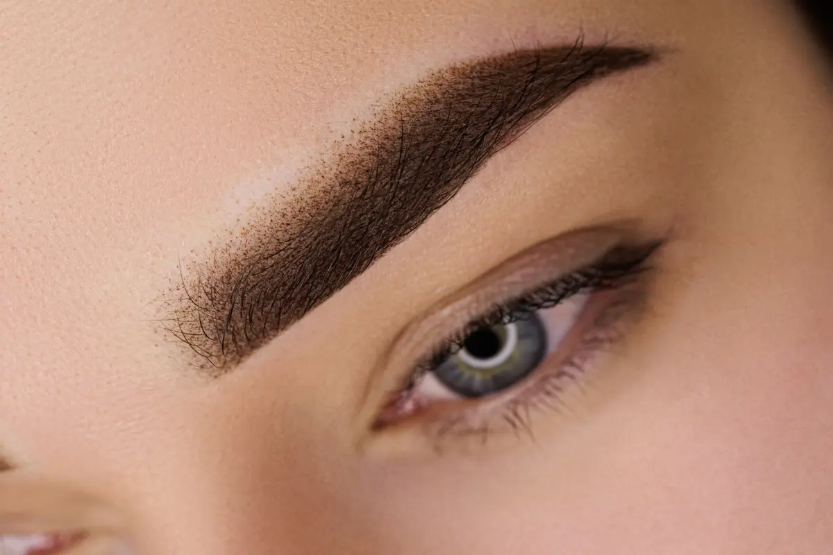 Natural-looking eyebrows after brow henna color blending technique, matching the client's hair and skin tone for a seamless finish