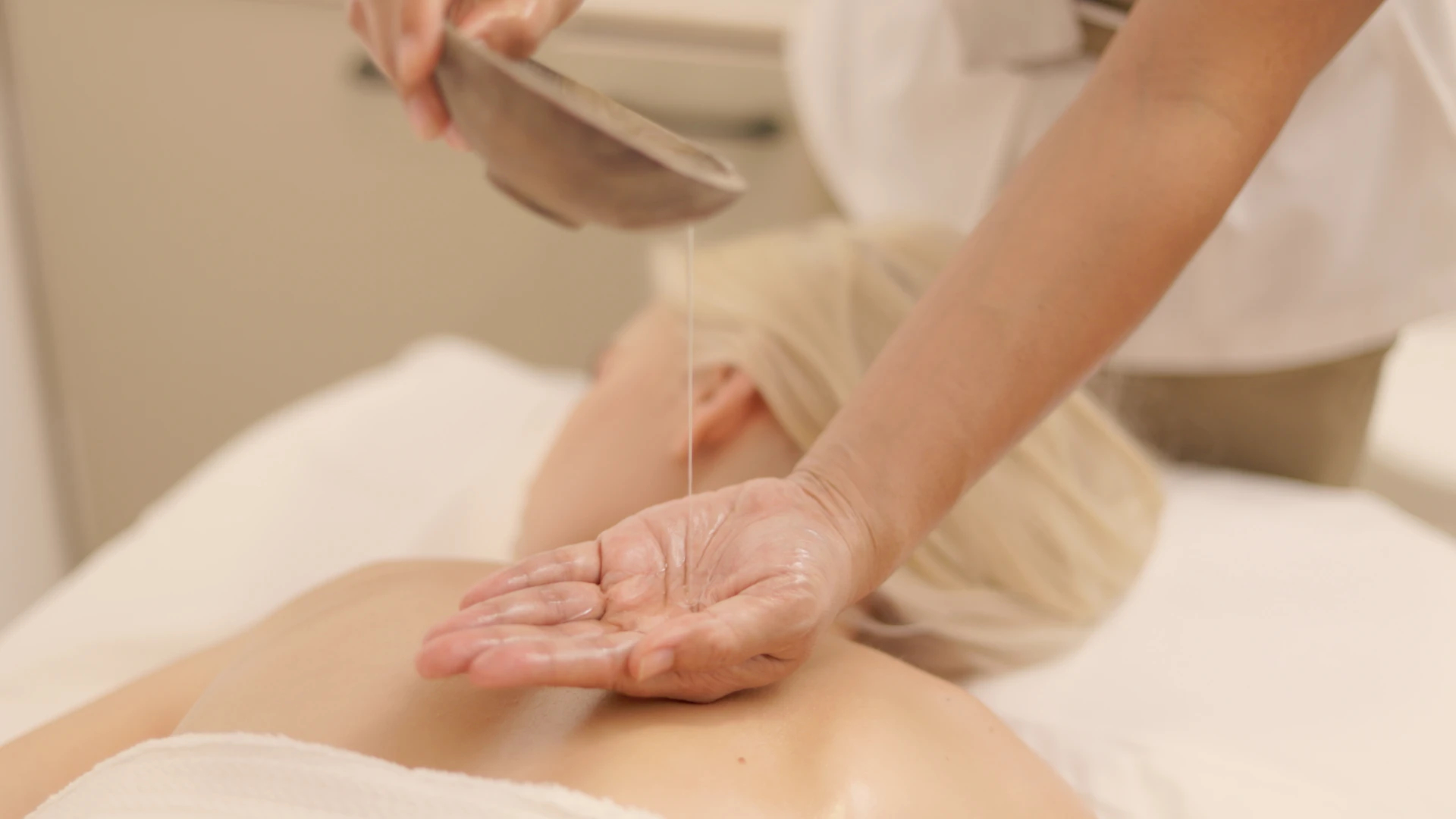 Professional home massage Dubai — certified therapist at your door