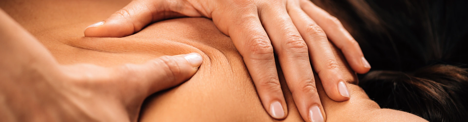 Deep tissue massage session at home in Dubai by Maison Privée Arabia