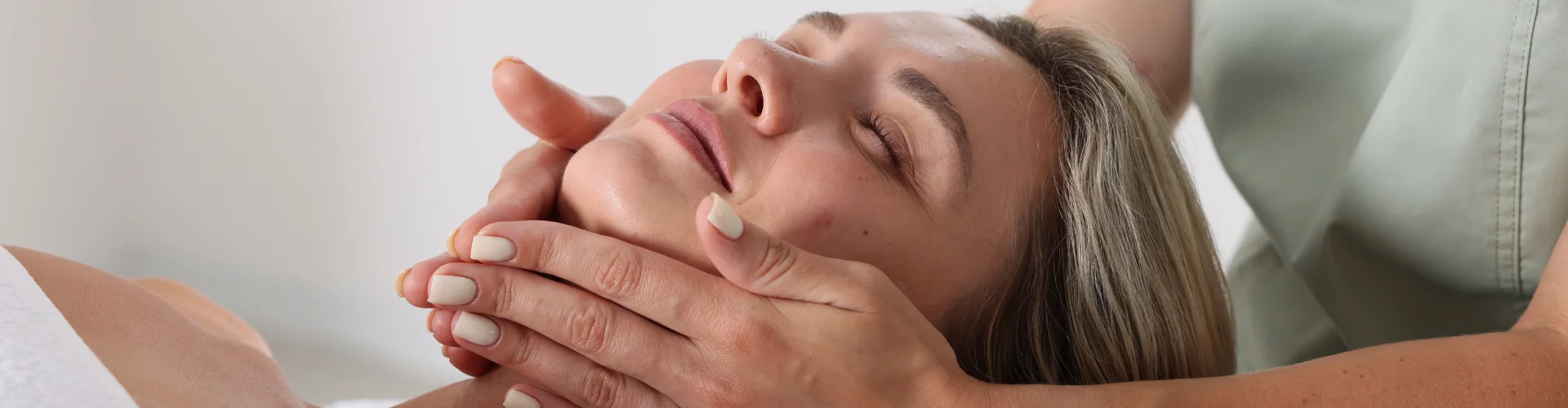 Kobido facial massage at home in Dubai — Japanese lifting techniques by Maison Privée Arabia