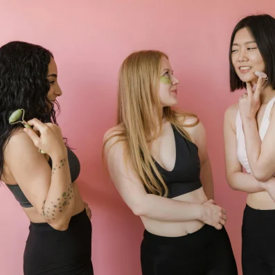 Jade roller benefits for reducing under-eye puffiness